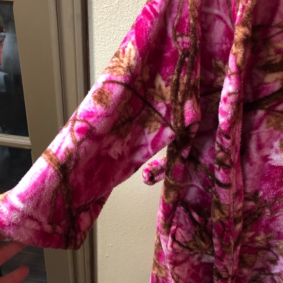 Fancy Girlz Brand Pink Camo Fleece Robe Size Medium Missing Tie Belt - Picture 6 of 6
